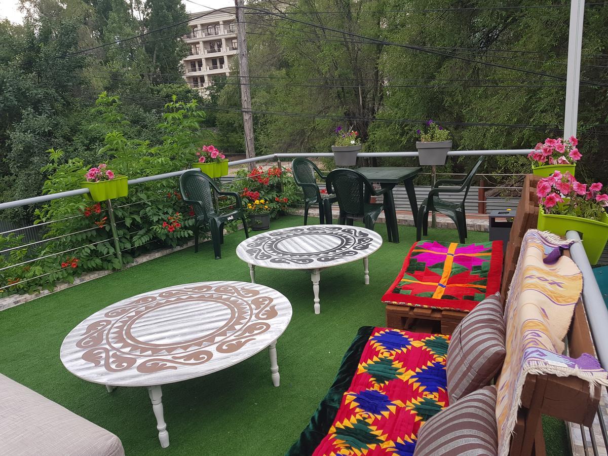 Mountain Road Hostel Almaty Exterior foto